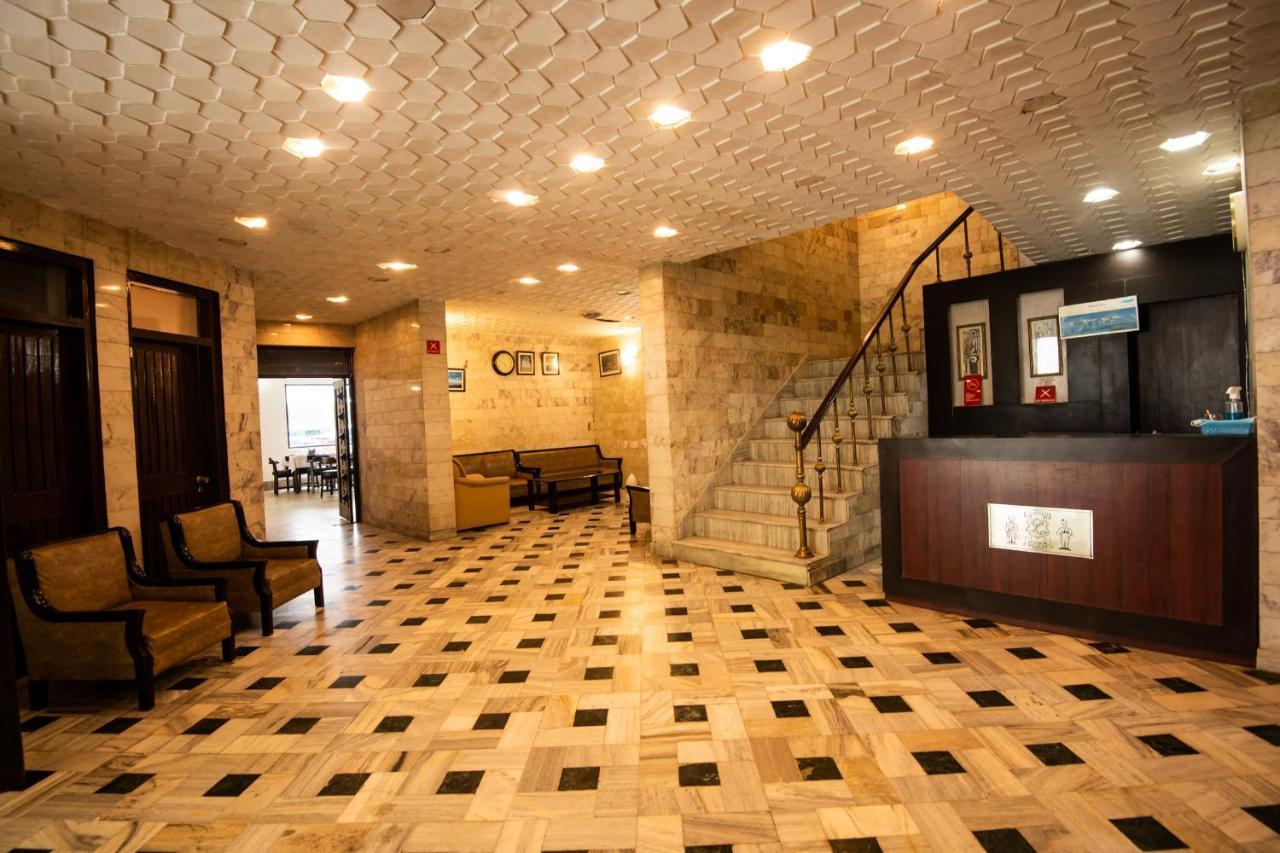 แลงเดล แมเนอร์ Hotel ไนนิตาล ภายนอก รูปภาพ