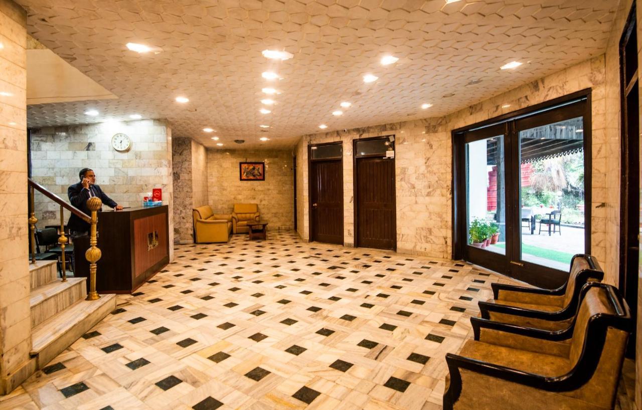 แลงเดล แมเนอร์ Hotel ไนนิตาล ภายนอก รูปภาพ