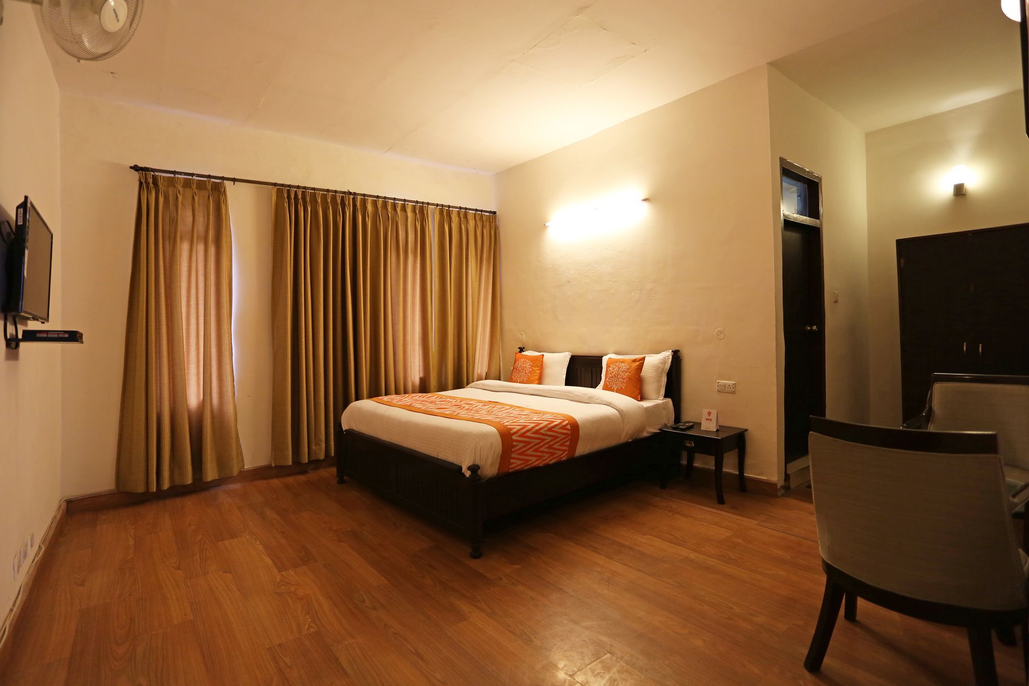 แลงเดล แมเนอร์ Hotel ไนนิตาล ภายนอก รูปภาพ